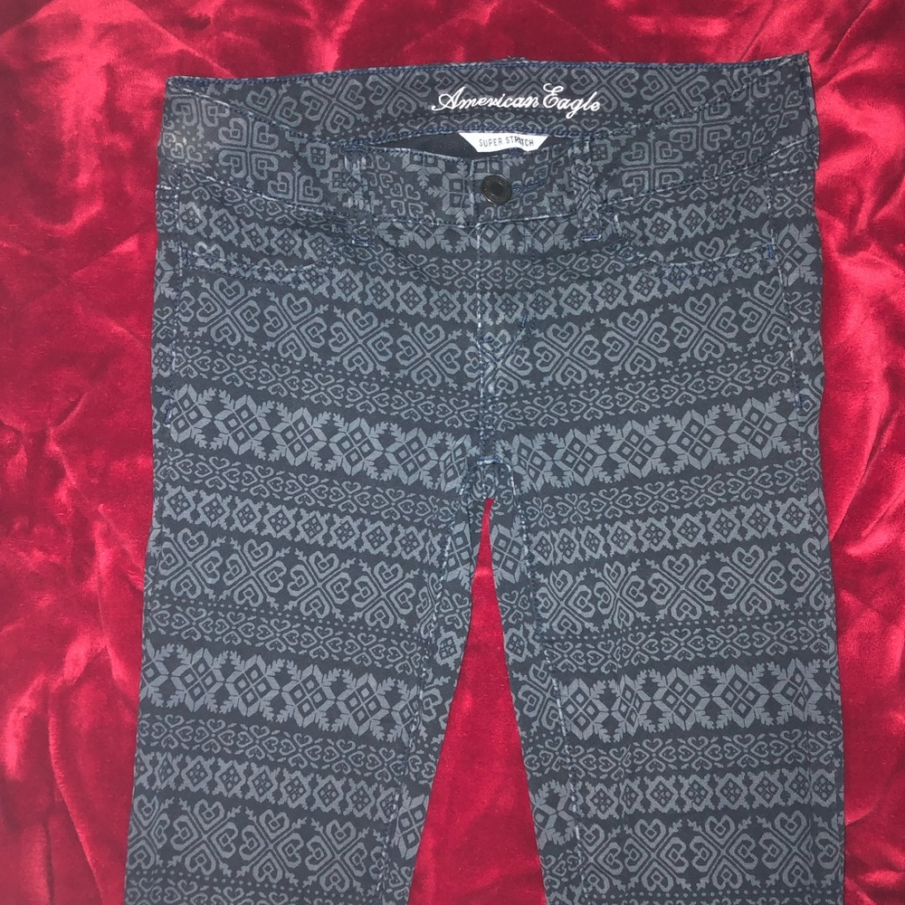 Snowflake print AE jeggings ❄️